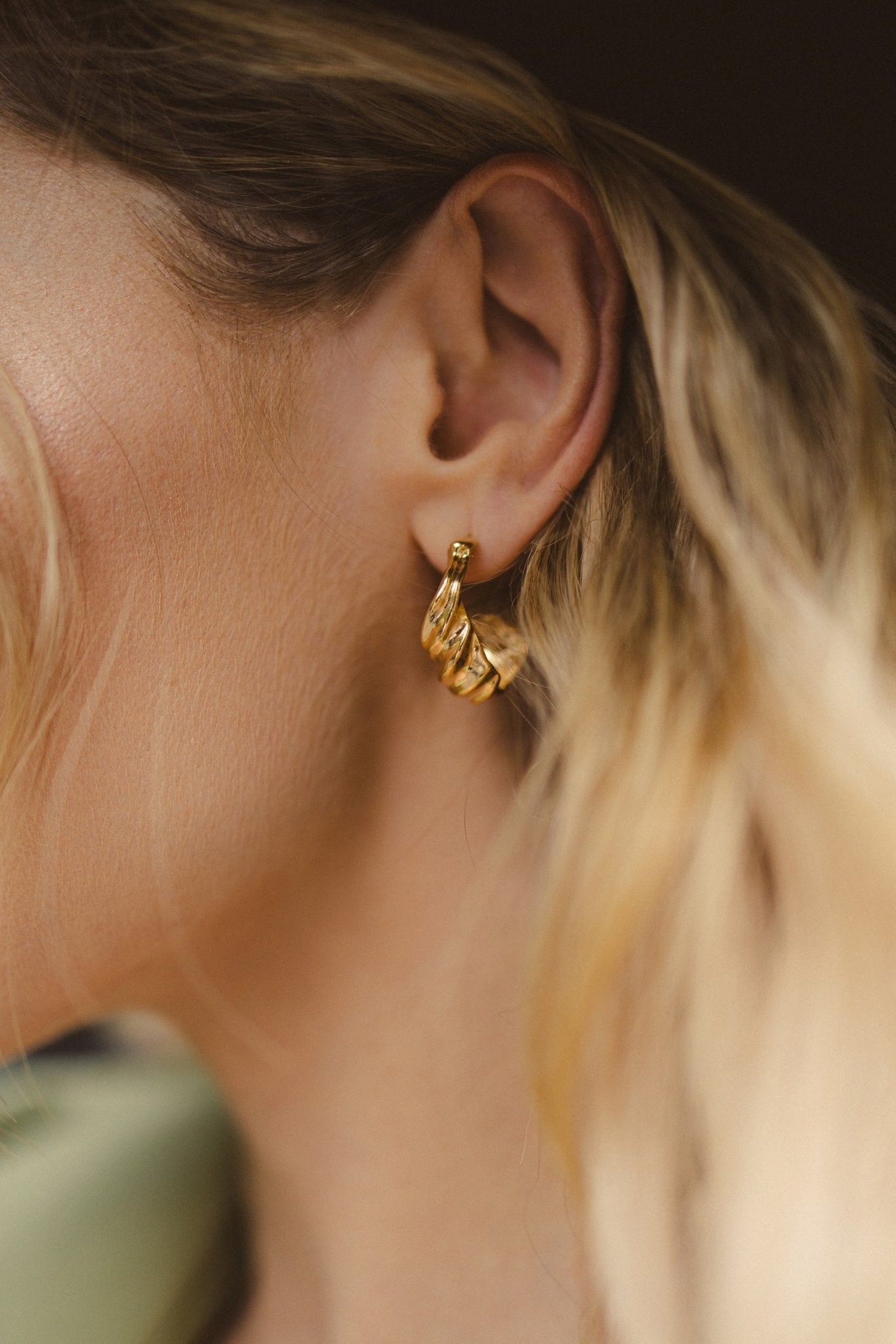  - kolczyki Golden Hour Gold - Marai Jewelry